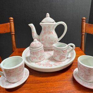 AMERICAN HEIRLOOM MINI DROP LEAF TABLE, CHAIRS & TEA SET FOR AMERICAN GIRL DOLLS